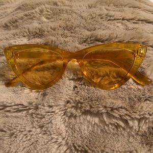 Yellow fashion sunglasses 💛